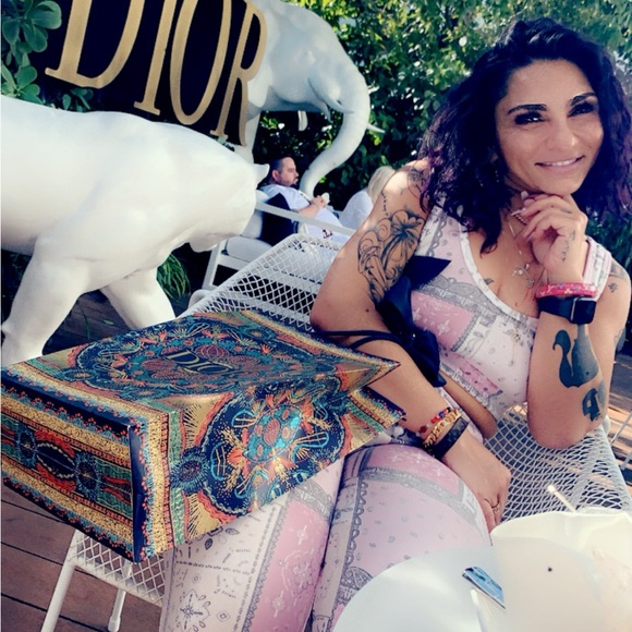 Meet your Posher, Nina The Original Business Vixen and Mastermind! - Picture 11 of 11